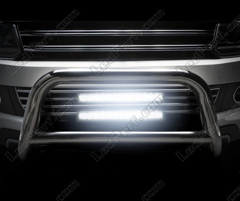 Visión detallada de la barra de led Osram LEDriving® LIGHTBAR SX300-CB iluminada