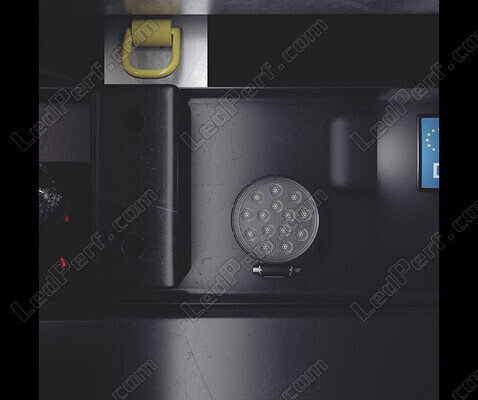 Ejemplo de instalación con luz de marcha atrás de led Osram LEDriving Reversing FX120R-WD - Redondo
