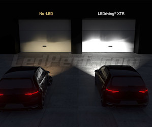 faros del vehículo, comparación antes y después de la instalación de las Osram H4 LED XTR delante de la puerta de garaje.