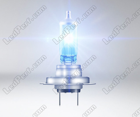 Bombilla halógena H7 Osram Cool Blue Intense NEXT GEN que produce iluminación con efecto LED