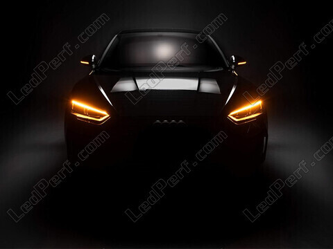 Audi A3 8V vista frontal equipada con intermitentes dinámicos Osram LEDriving® para retrovisores