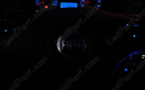 LED iluminación mandos en el volante azul fiat Grande Punto Evo