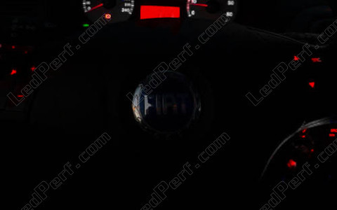 LED iluminación mandos en el volante rojo fiat Grande Punto Evo