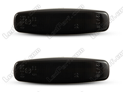 Vista frontal de los intermitentes laterales dinámicos de LED para Infiniti Q70 - Color negro ahumado