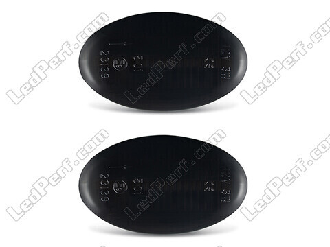 Vista frontal de los intermitentes laterales dinámicos de LED para Mercedes Citan - Color negro ahumado