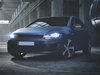Volkswagen Touran V4 vista frontal equipada con intermitentes dinámicos Osram LEDriving® para retrovisores